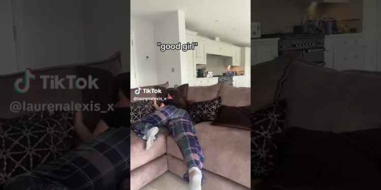 TIKTOK THOT LYING DOWN – video