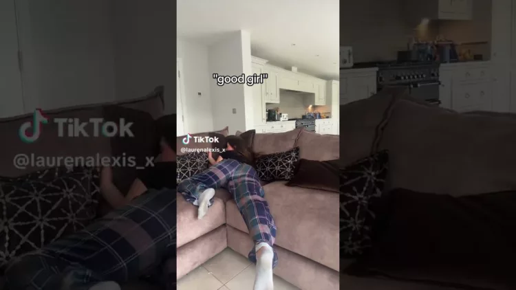 TIKTOK THOT LYING DOWN – video