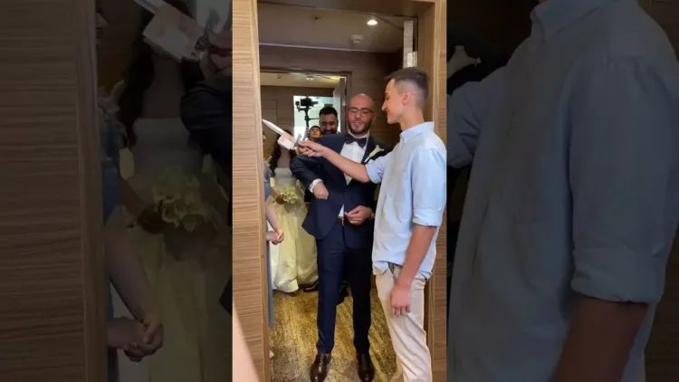 Bride’s Brother Blocks Doorway So Newlyweds Can’t Leave – video