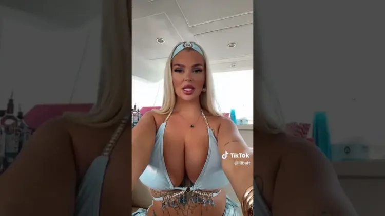 Tiktok Thot in Sky Blue – video