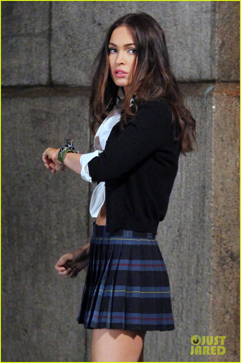 megan fox attracting attention on tmnt 2 set