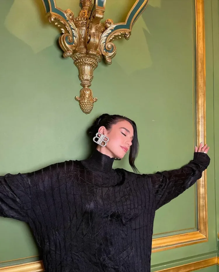 With a Whopping Earning of Over 55 Million Euros in 2021, Dua Lipa Emerges as Pop Music’s Tour-de-Force