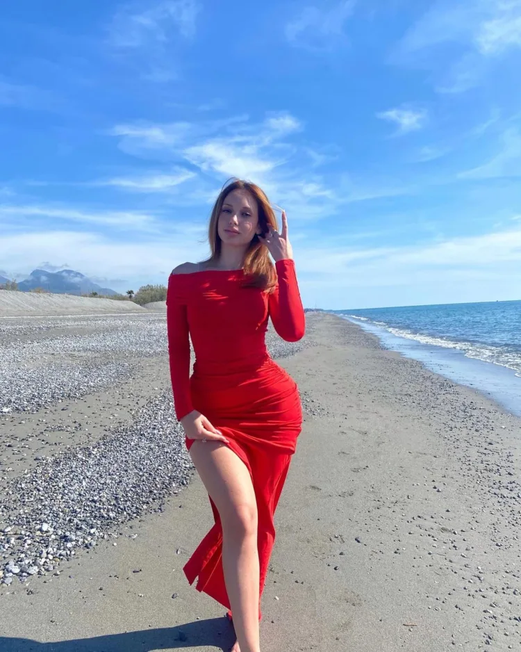 Chloe Captivates in a Stunning Form-Fitting Red Dress Showcasing Her Radiant Charm