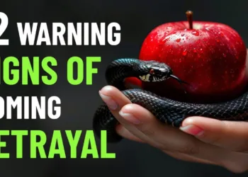 12 Signs of Coming Betrayal You Must Never Ignore – video